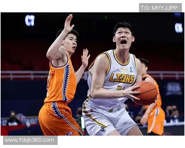 郭昊文：从青涩少年到篮球场上的璀璨明星之路探索